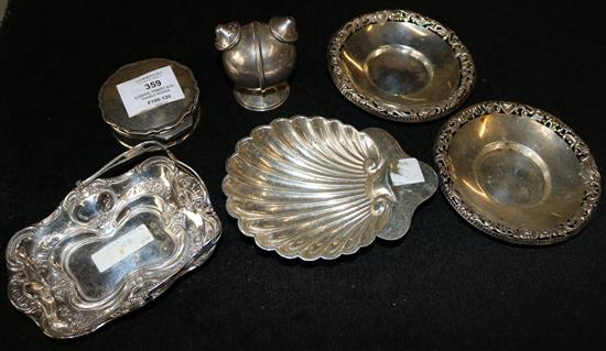 4 dishes, trinket box, double pepper